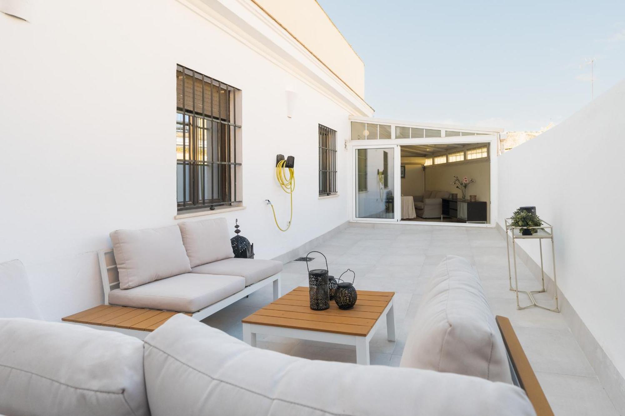 Apartment Wide With Terrace & Parking- 3bd 2bth- Alfalfa Seville