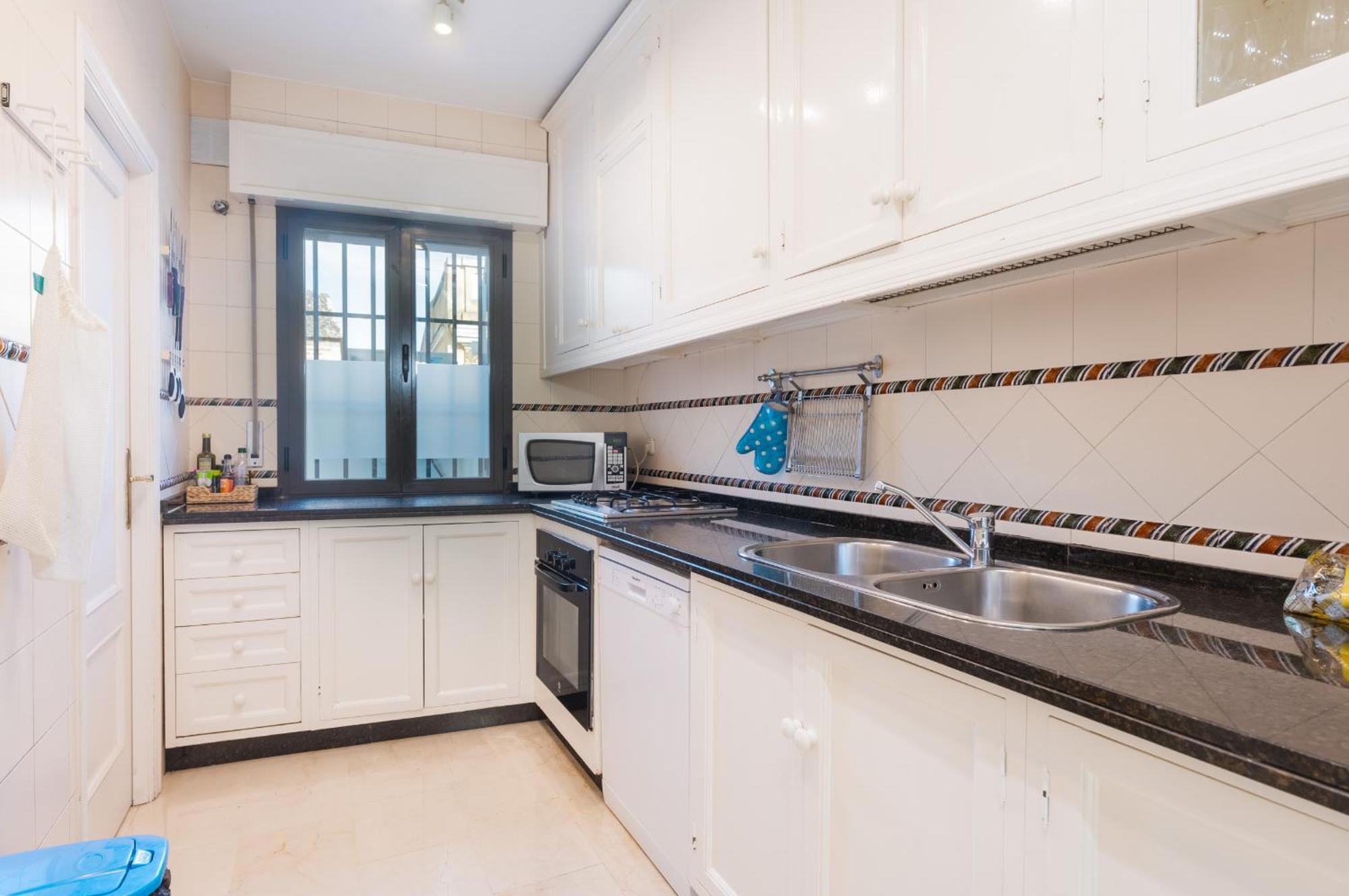 Wide With Terrace & Parking- 3bd 2bth- Alfalfa *