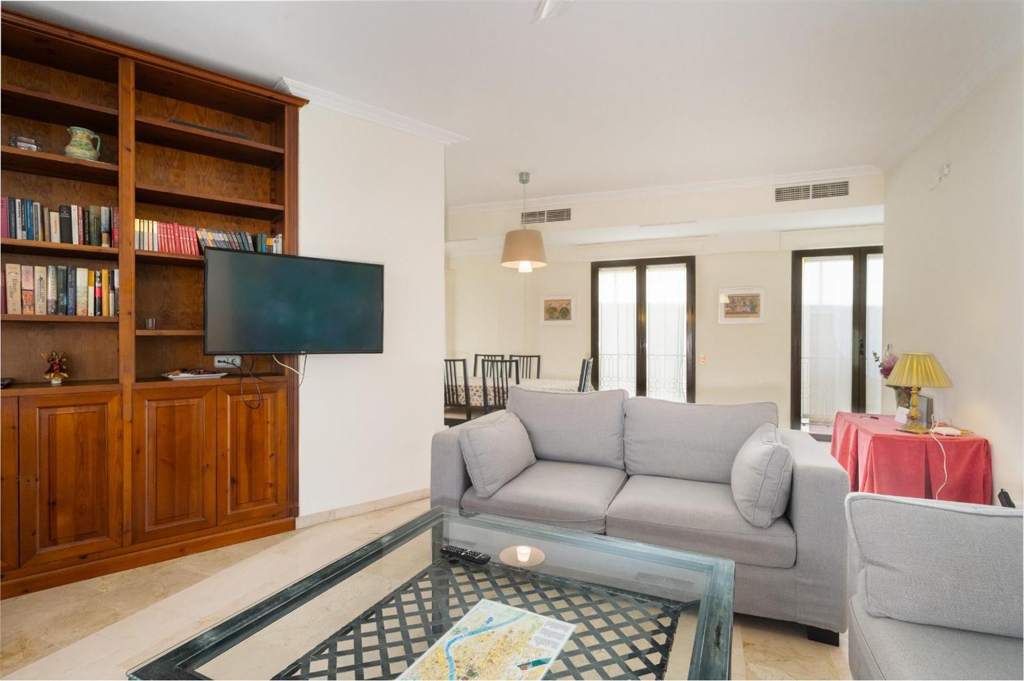 Wide With Terrace & Parking- 3bd 2bth- Alfalfa Seville