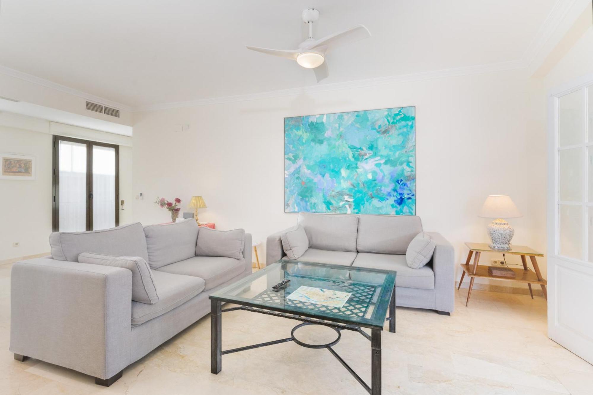 Wide With Terrace & Parking- 3bd 2bth- Alfalfa Apartment
