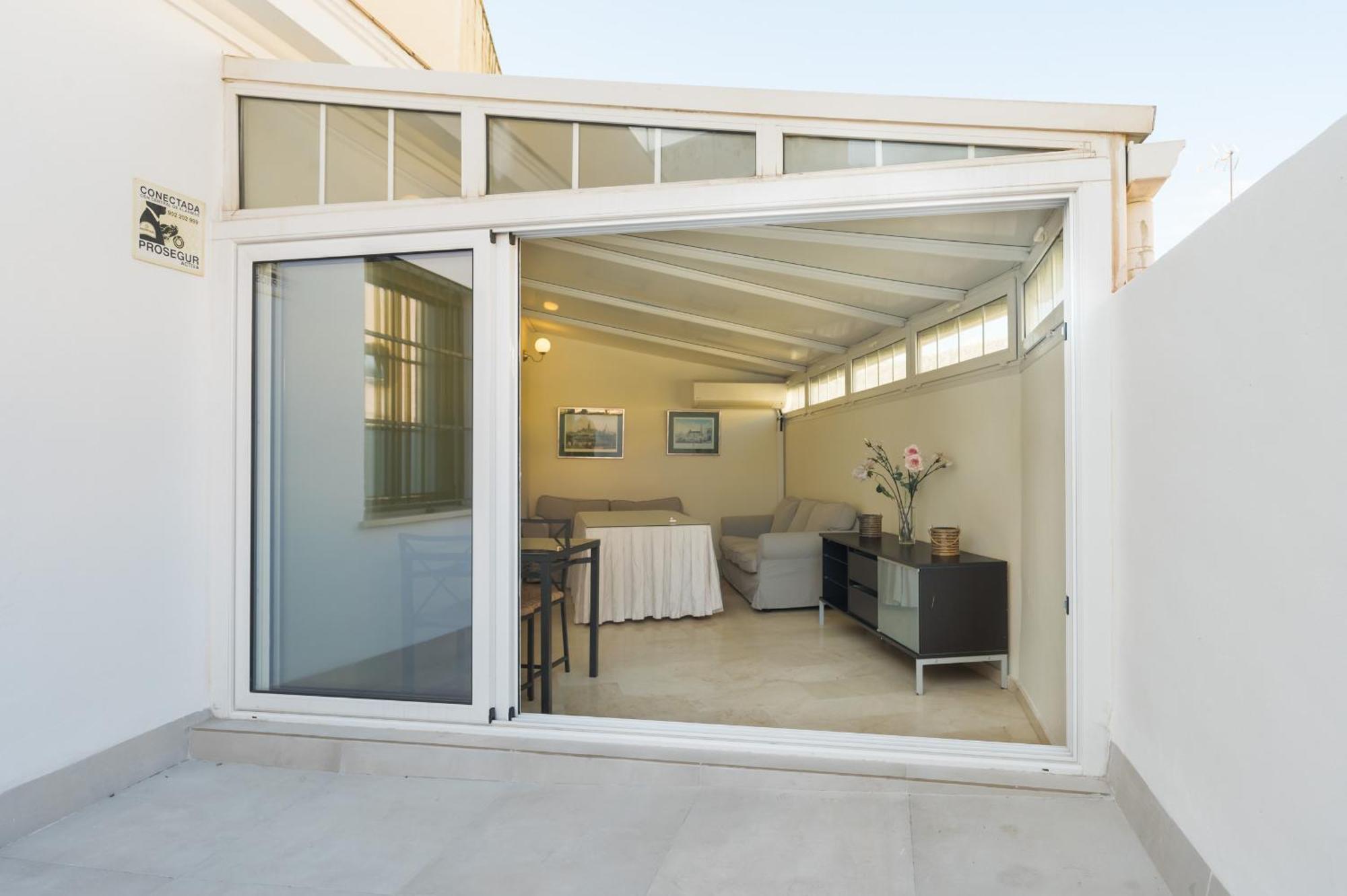 Apartment Wide With Terrace & Parking- 3bd 2bth- Alfalfa