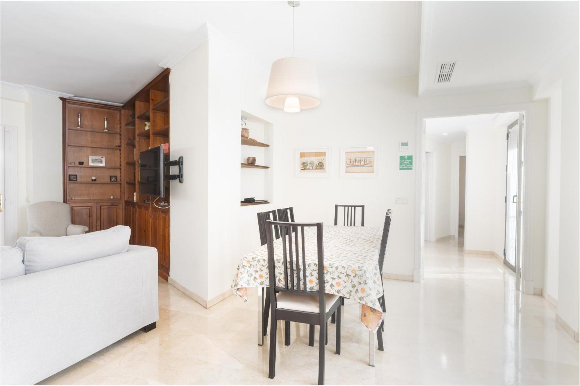 Apartment Wide With Terrace & Parking- 3bd 2bth- Alfalfa *
