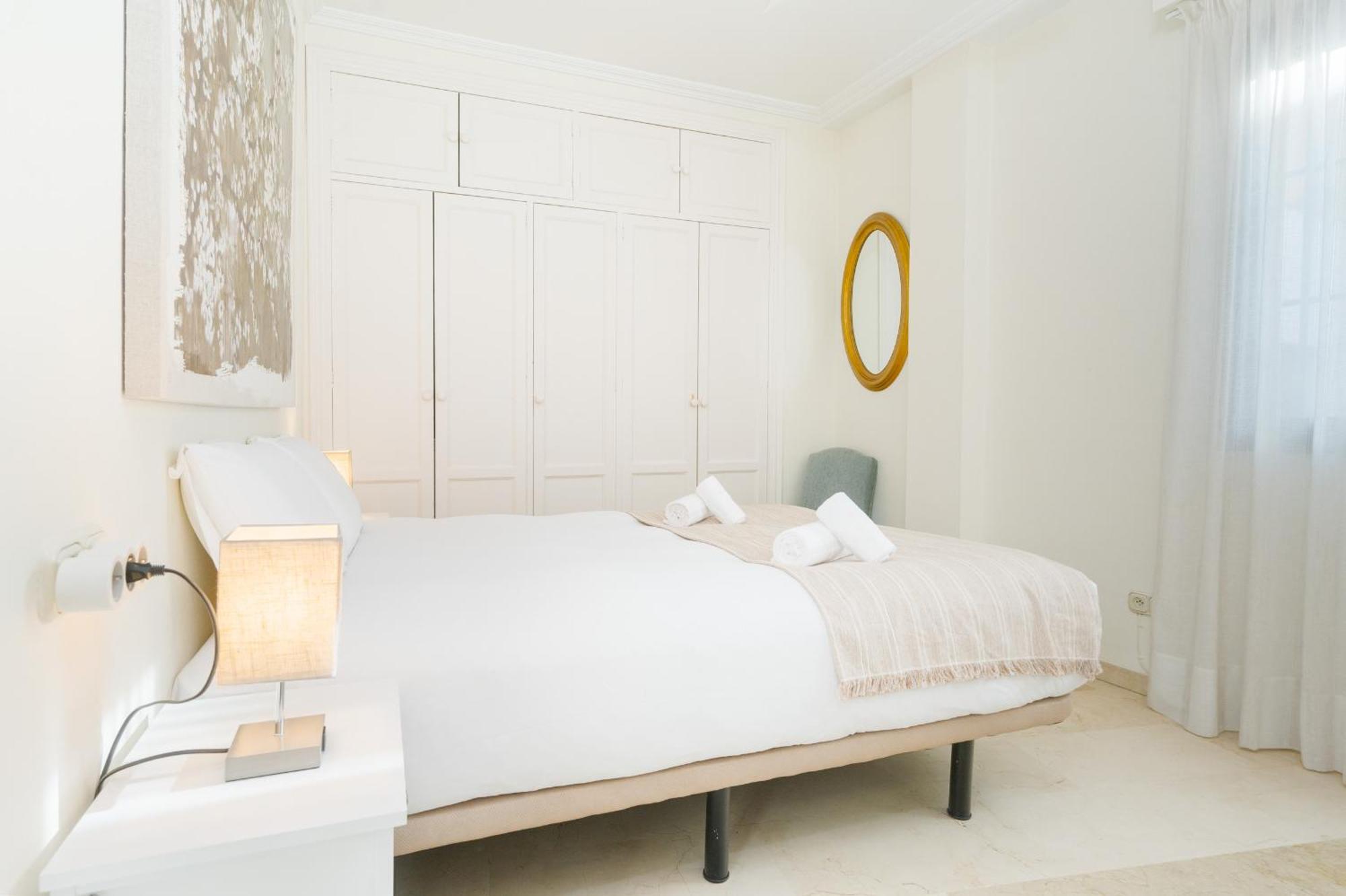 Apartment Wide With Terrace & Parking- 3bd 2bth- Alfalfa Seville