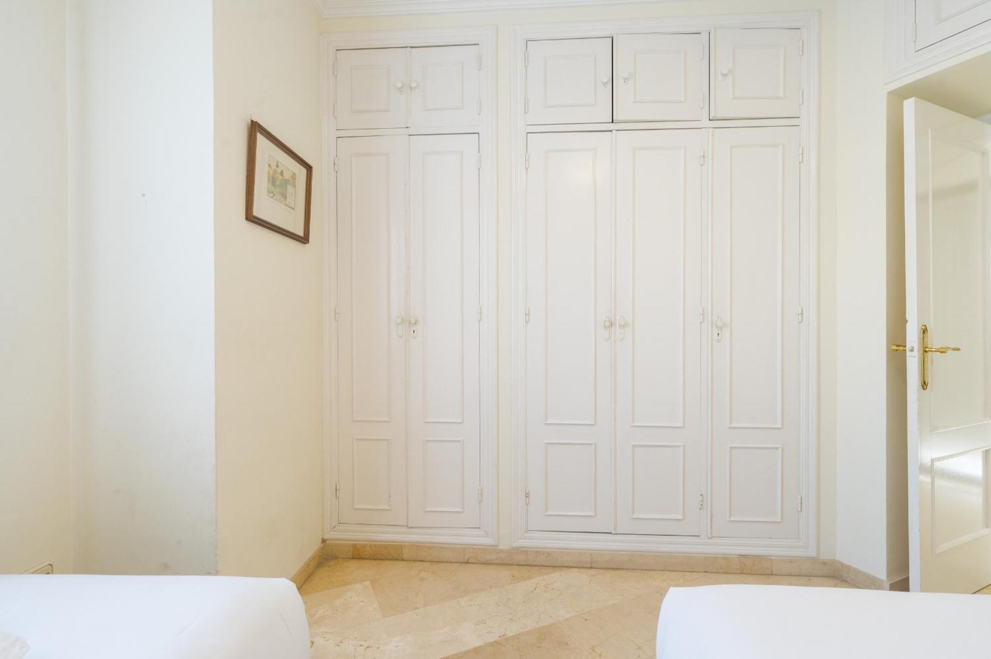 Wide With Terrace & Parking- 3bd 2bth- Alfalfa * Seville