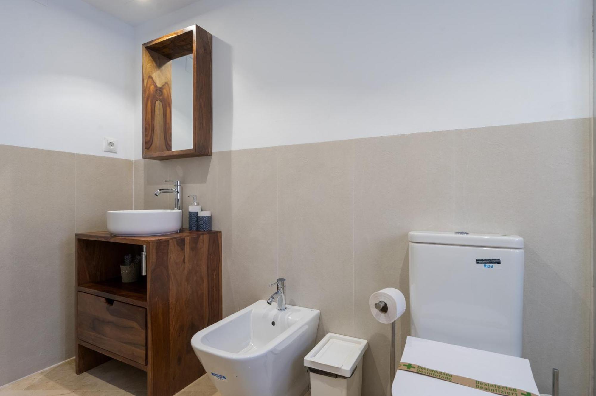 Apartment Wide With Terrace & Parking- 3bd 2bth- Alfalfa *