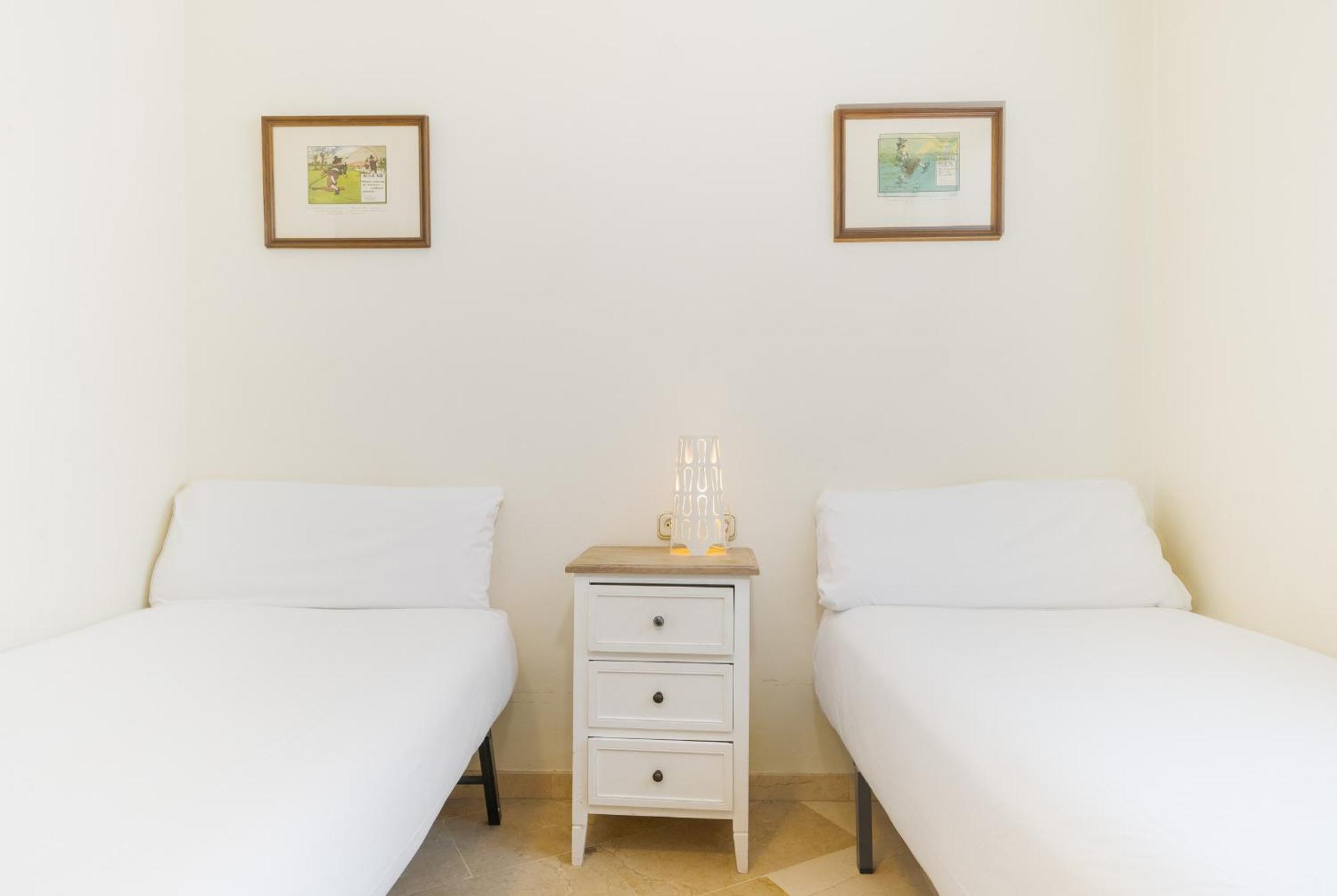 Wide With Terrace & Parking- 3bd 2bth- Alfalfa Seville