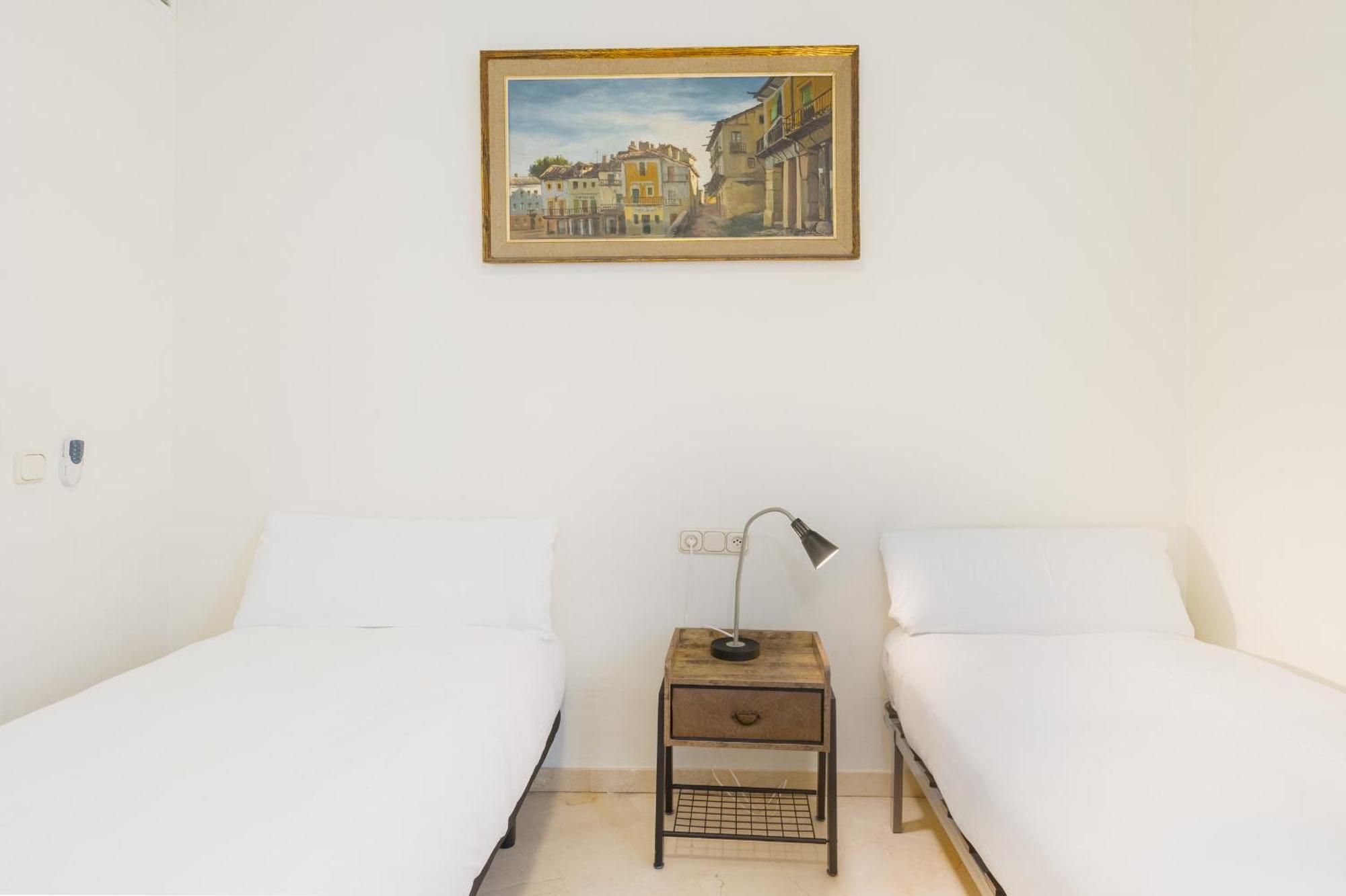 Wide With Terrace & Parking- 3bd 2bth- Alfalfa * Seville