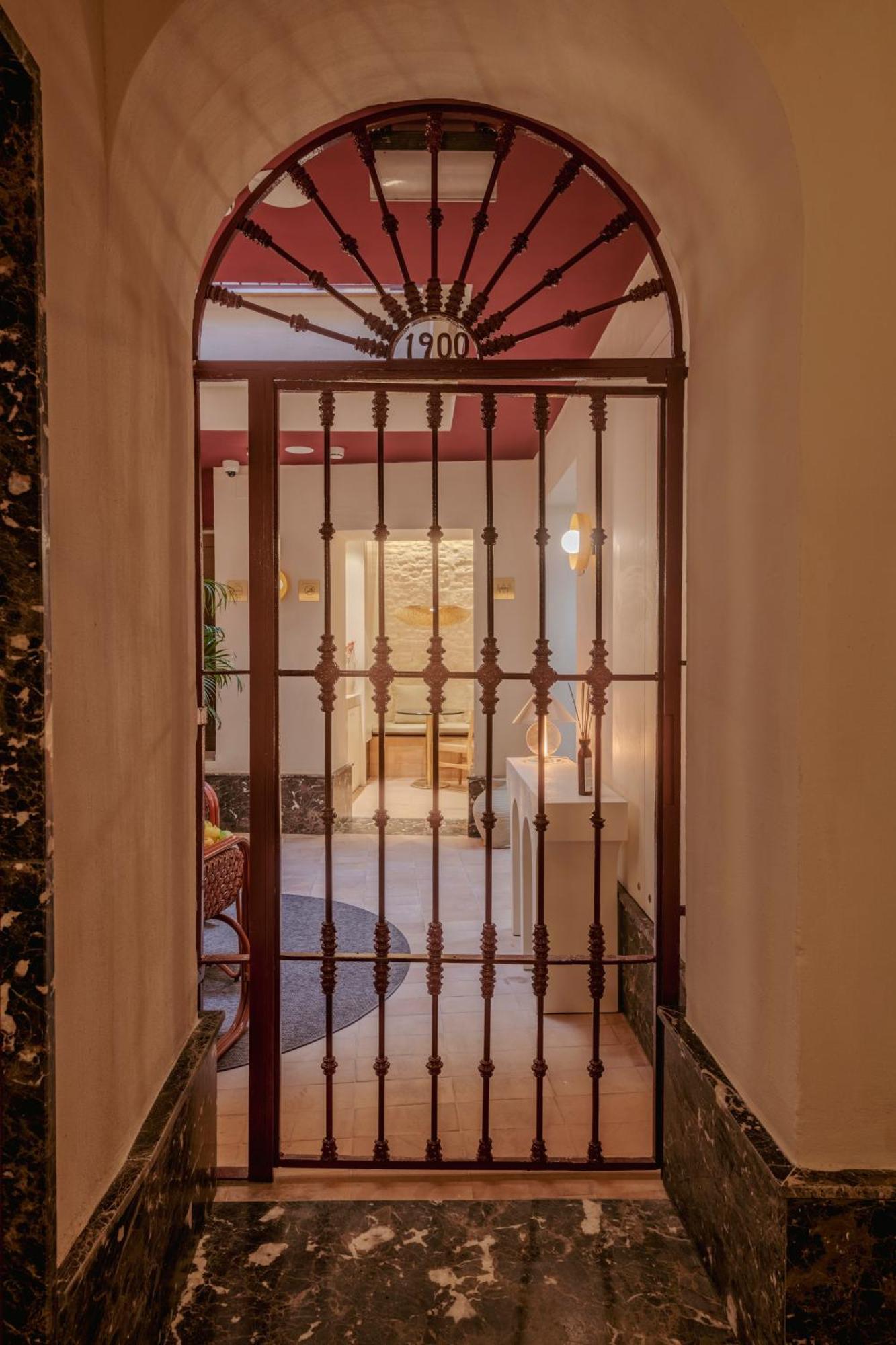Guest house Lirium Casa Patio Seville