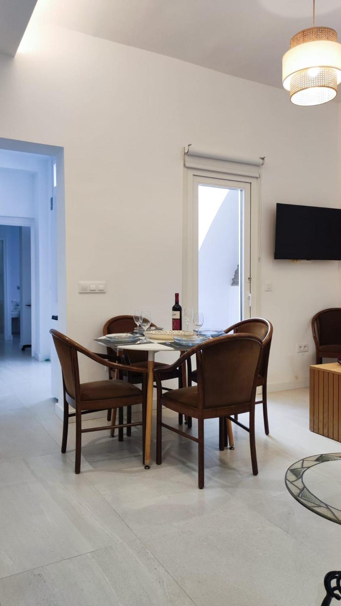 Mensaque Triana, 2 * Seville