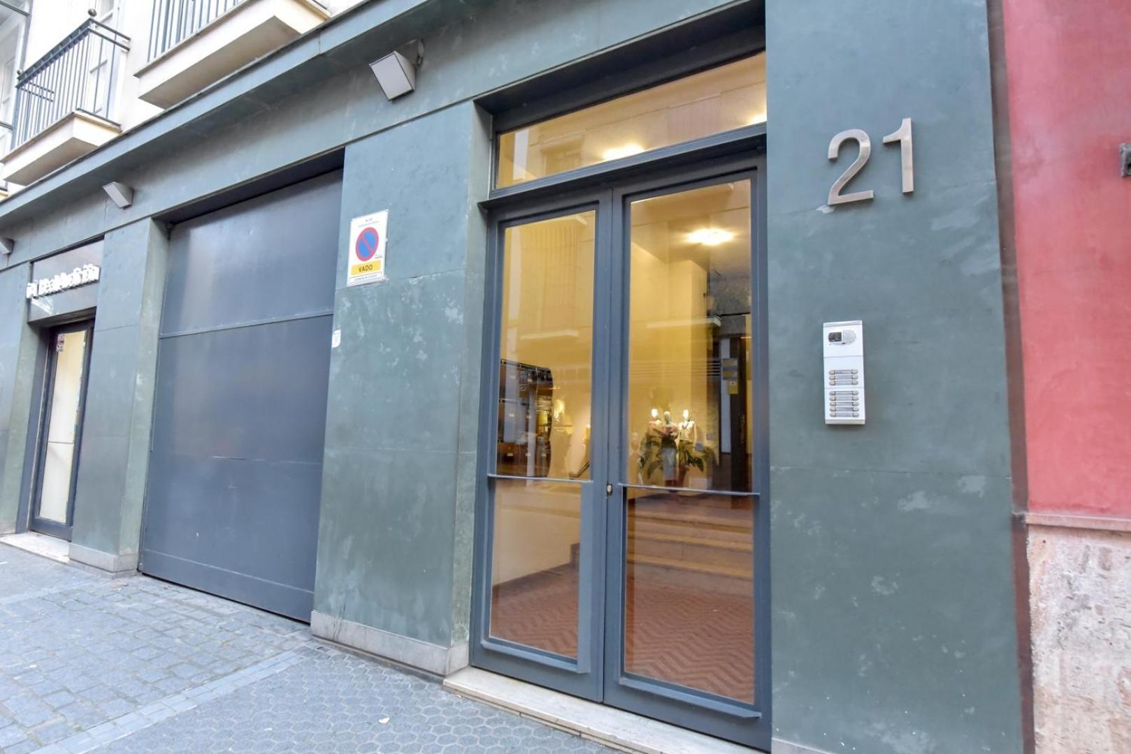 New! Luxury Design With Free Parking Apartment