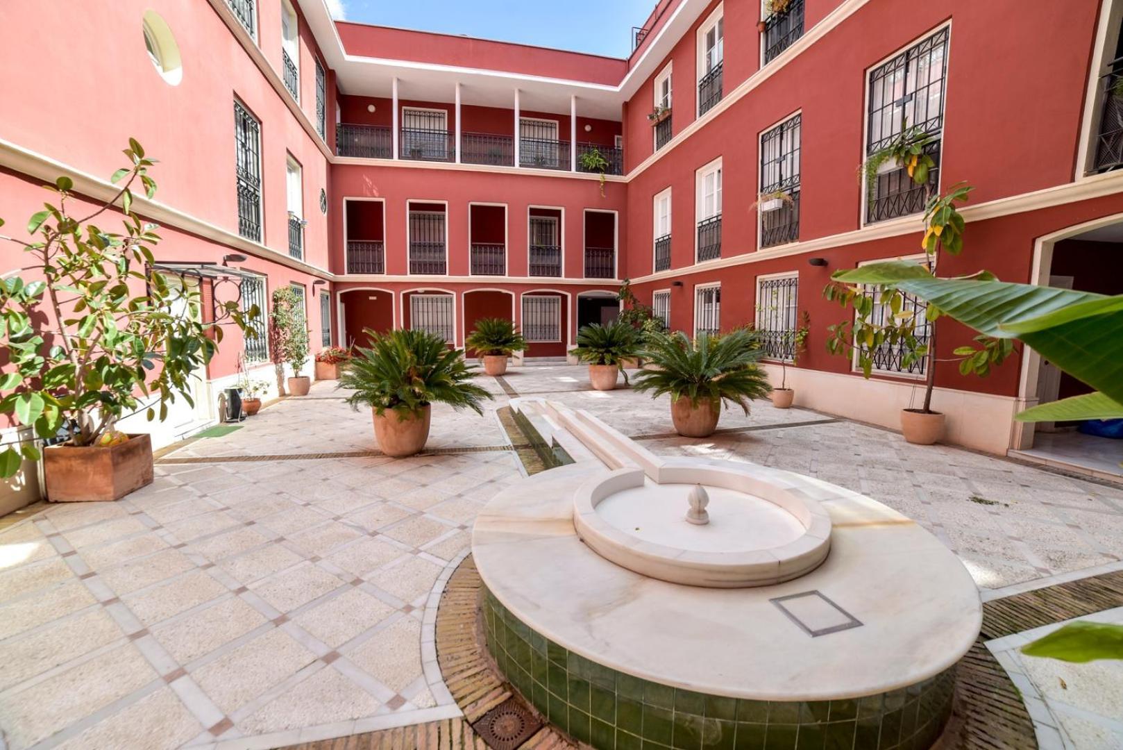 New! Contemporary With Pool And Parking Included Apartment