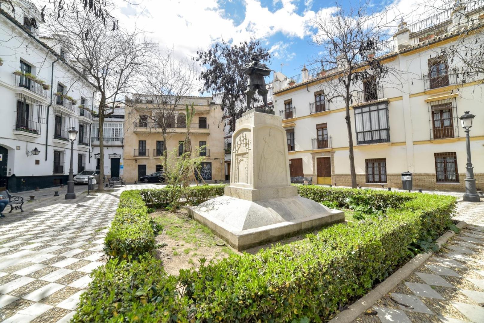 New! Contemporary With Pool And Parking Included Apartment Seville