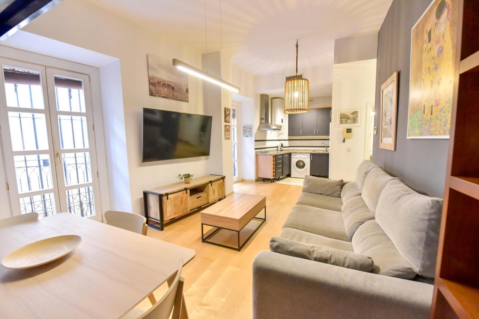 New! Contemporary With Pool And Parking Included Apartment