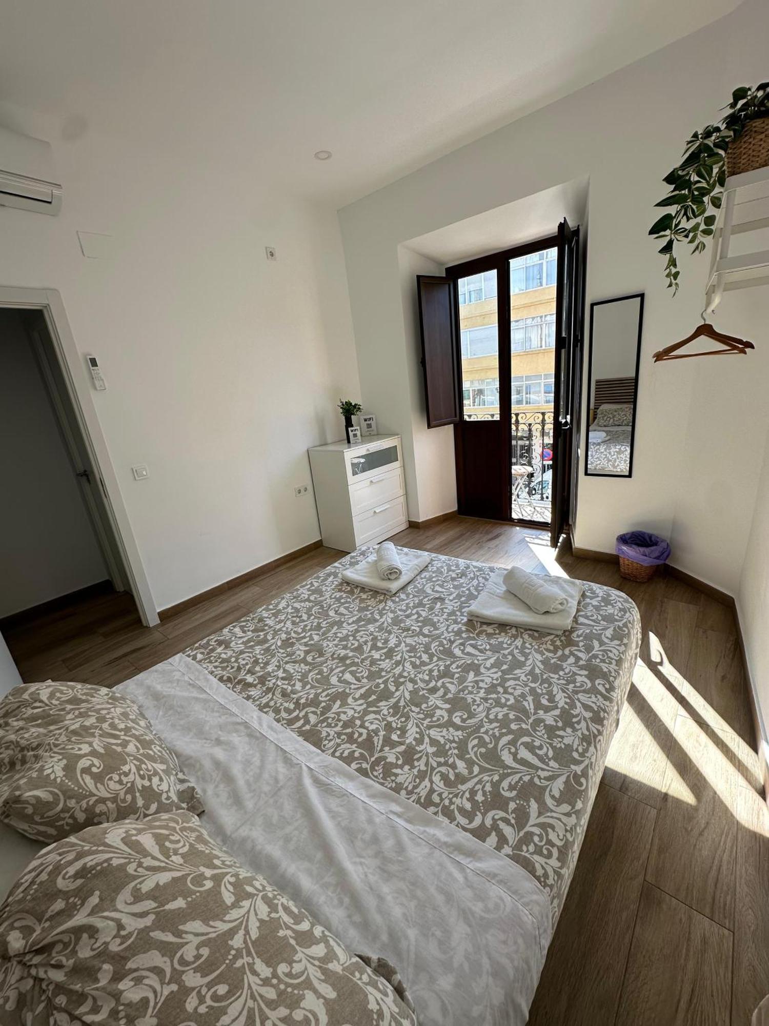 Hostel Triana Riverside Seville