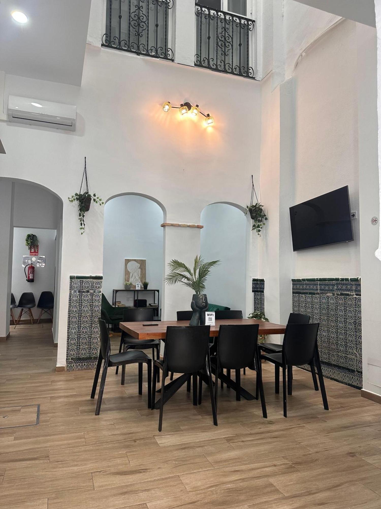 Hostel Triana Riverside Seville