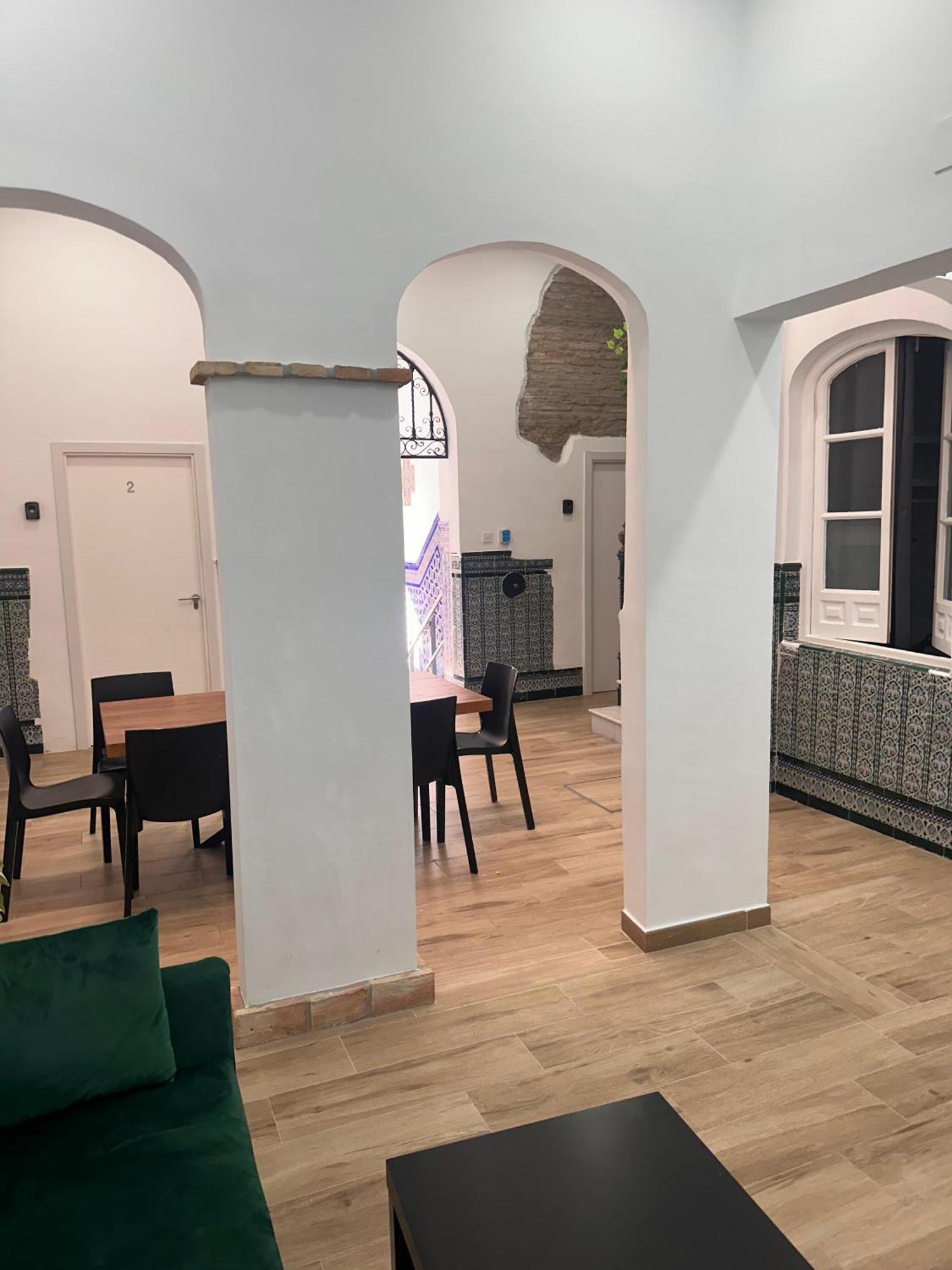 Hostel Triana Riverside *