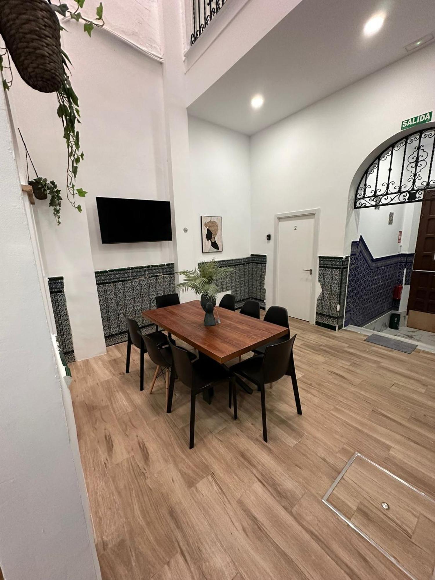 Hostel Triana Riverside *