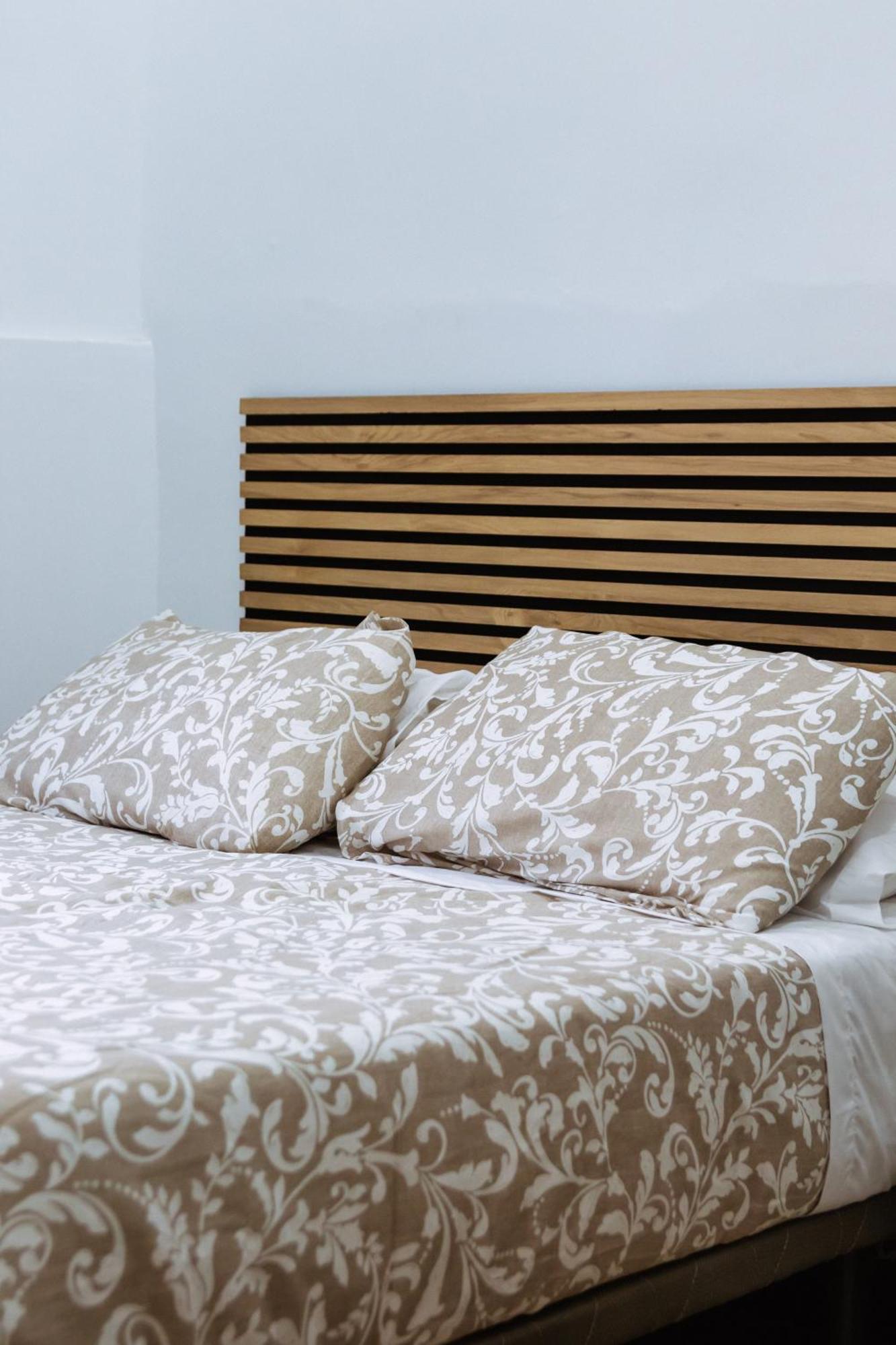 Triana Riverside Hostel Seville