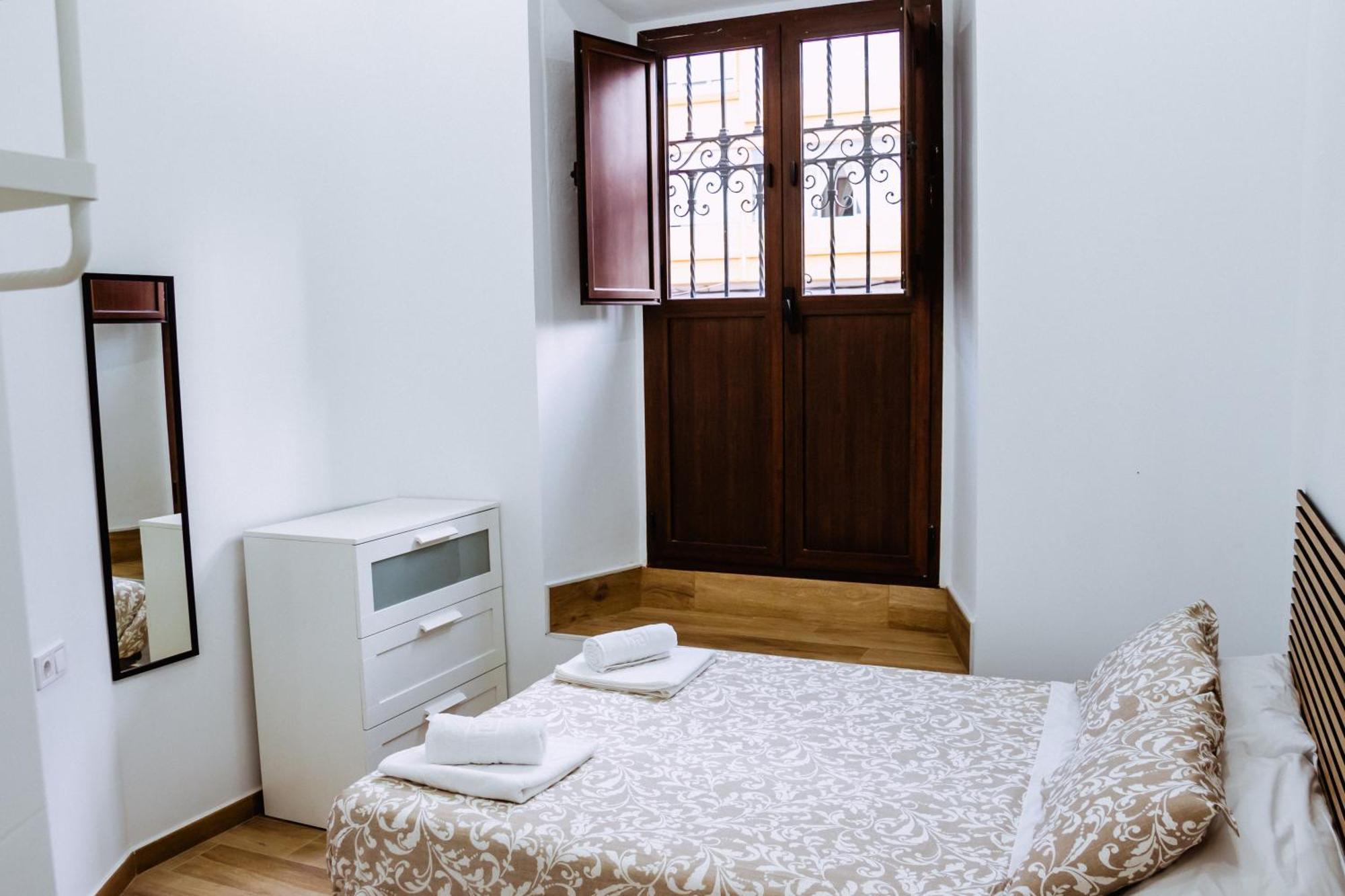 Triana Riverside Hostel Seville