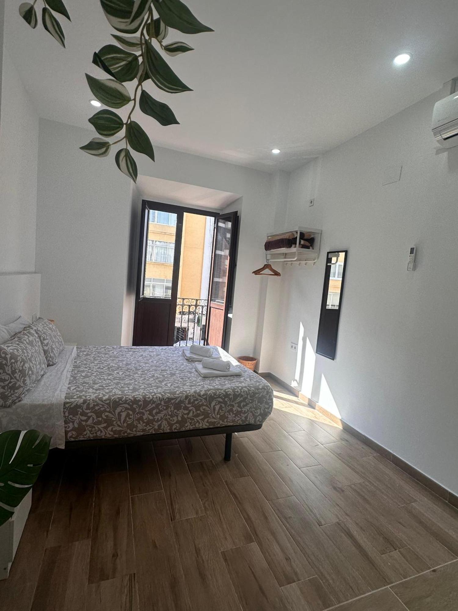 Hostel Triana Riverside *