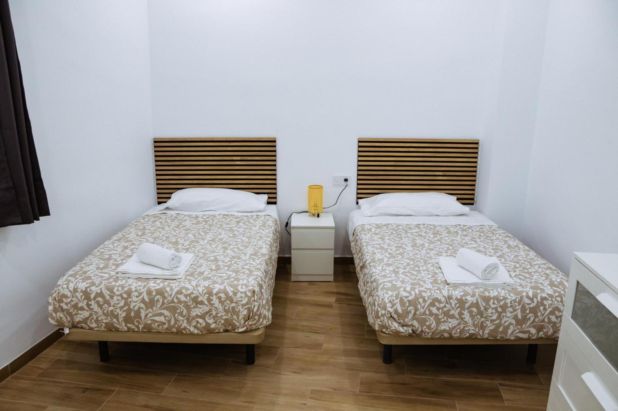 Triana Riverside Hostel Seville