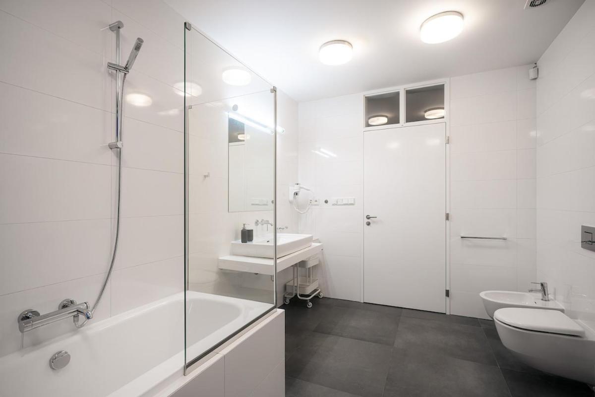 4 Bedrooms Casco Antiguo