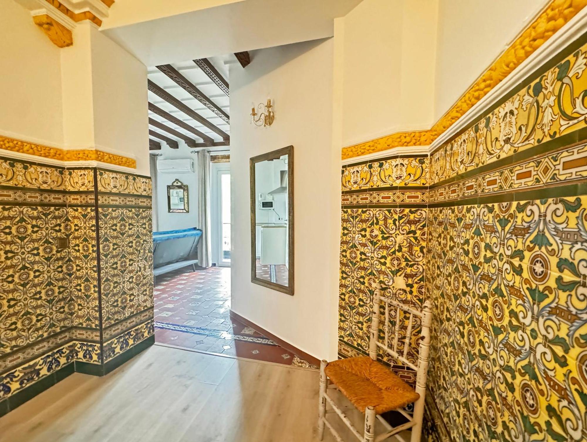 Palace House Hercules Homestay Seville
