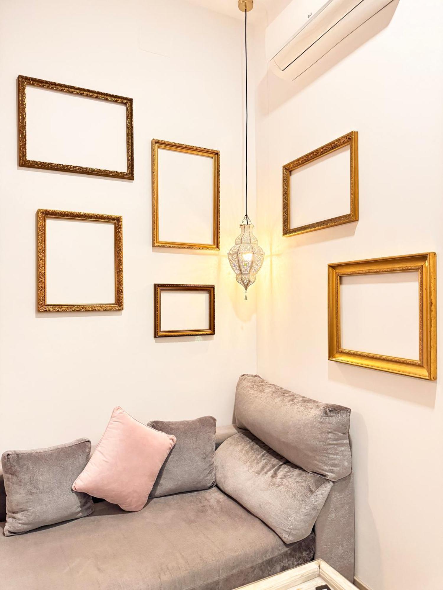 Palace House Hercules Homestay Seville