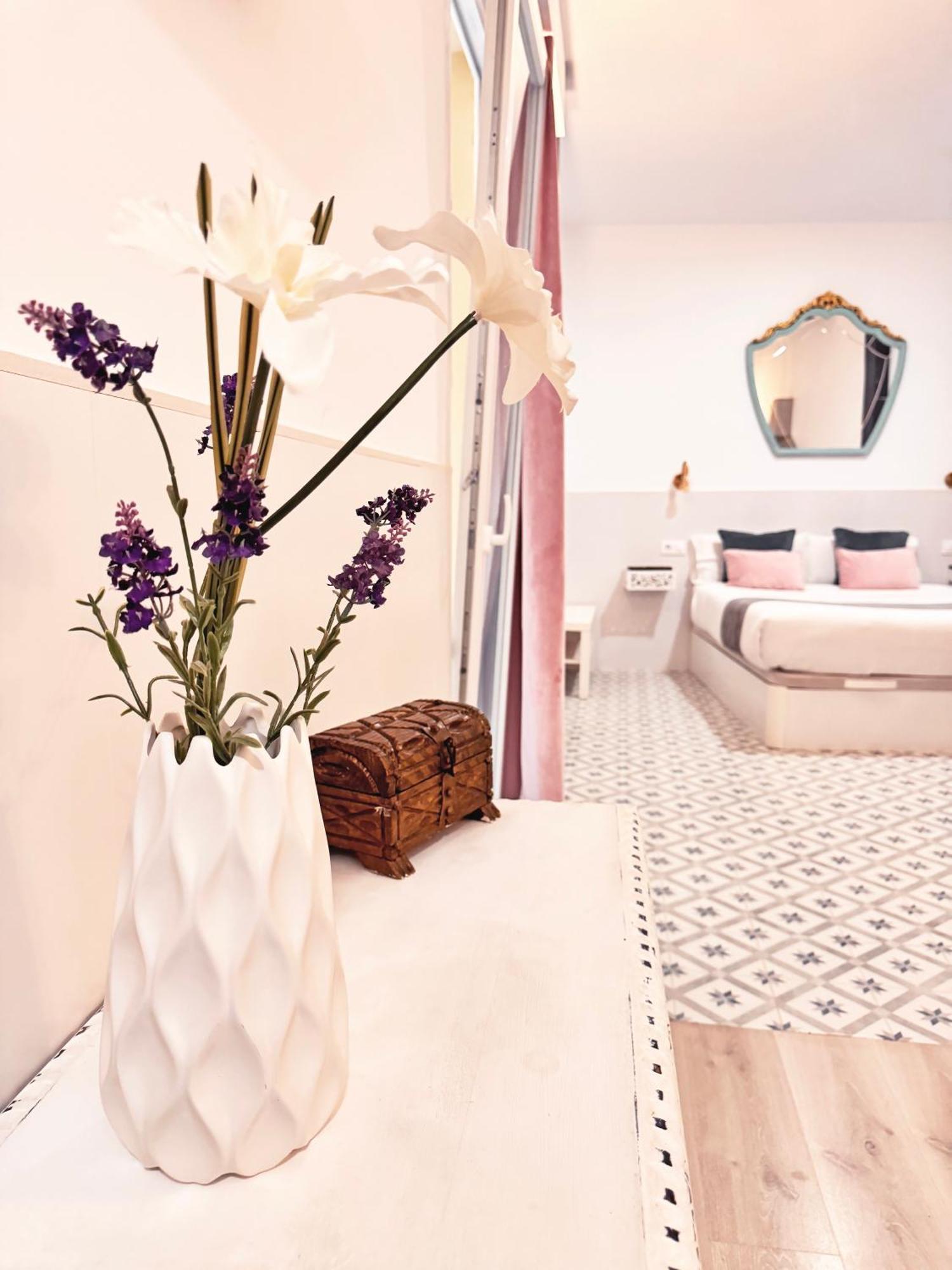 Palace House Hercules Homestay Seville