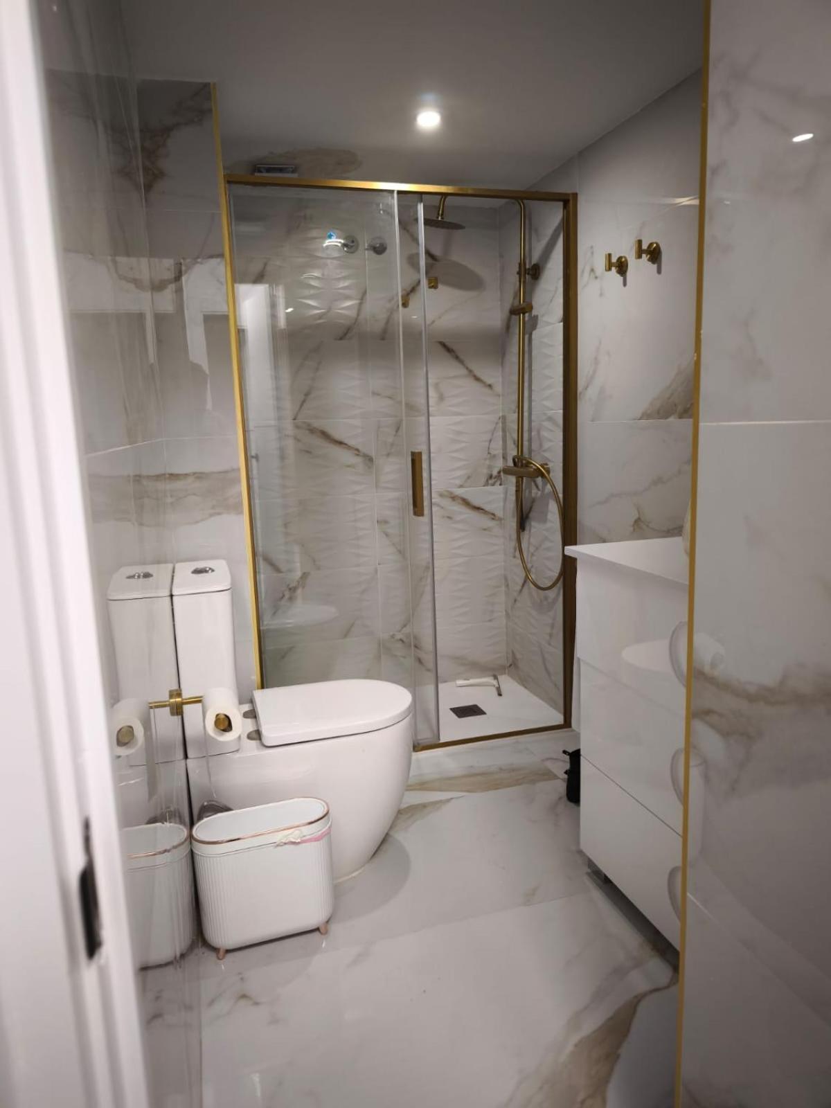 Homestay Airbhouse Private & Triana Seville