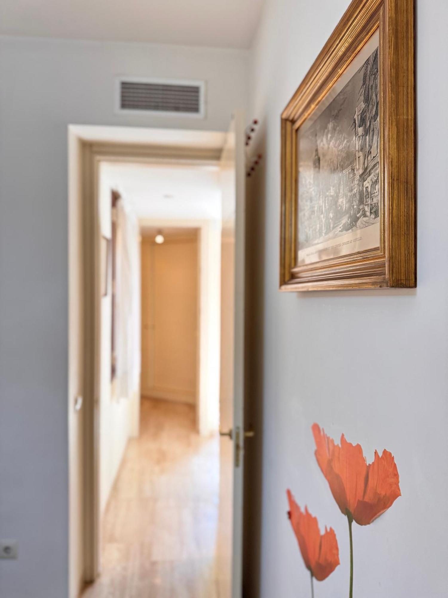 Cathedral Views Unique Style Center Apartment