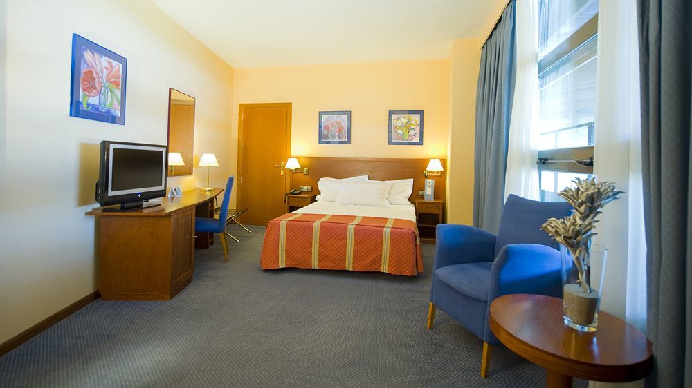 Exe Isla Cartuja Hotel Seville