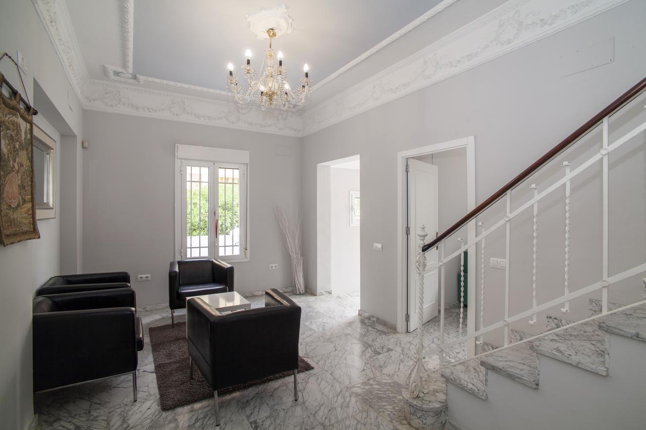 10 Bdr Chalet; Maria Luisa Park Holiday home *