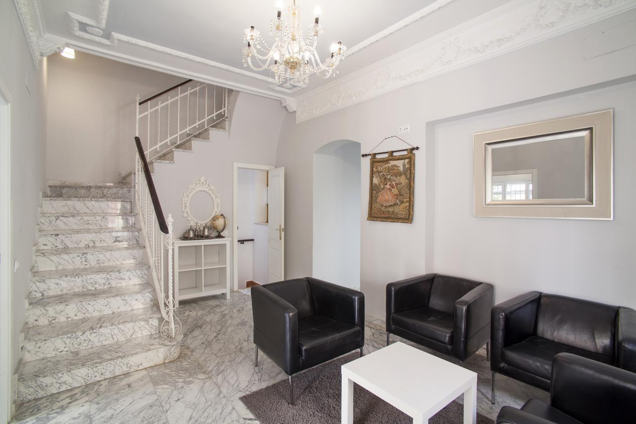 Holiday home 10 Bdr Chalet; Maria Luisa Park
