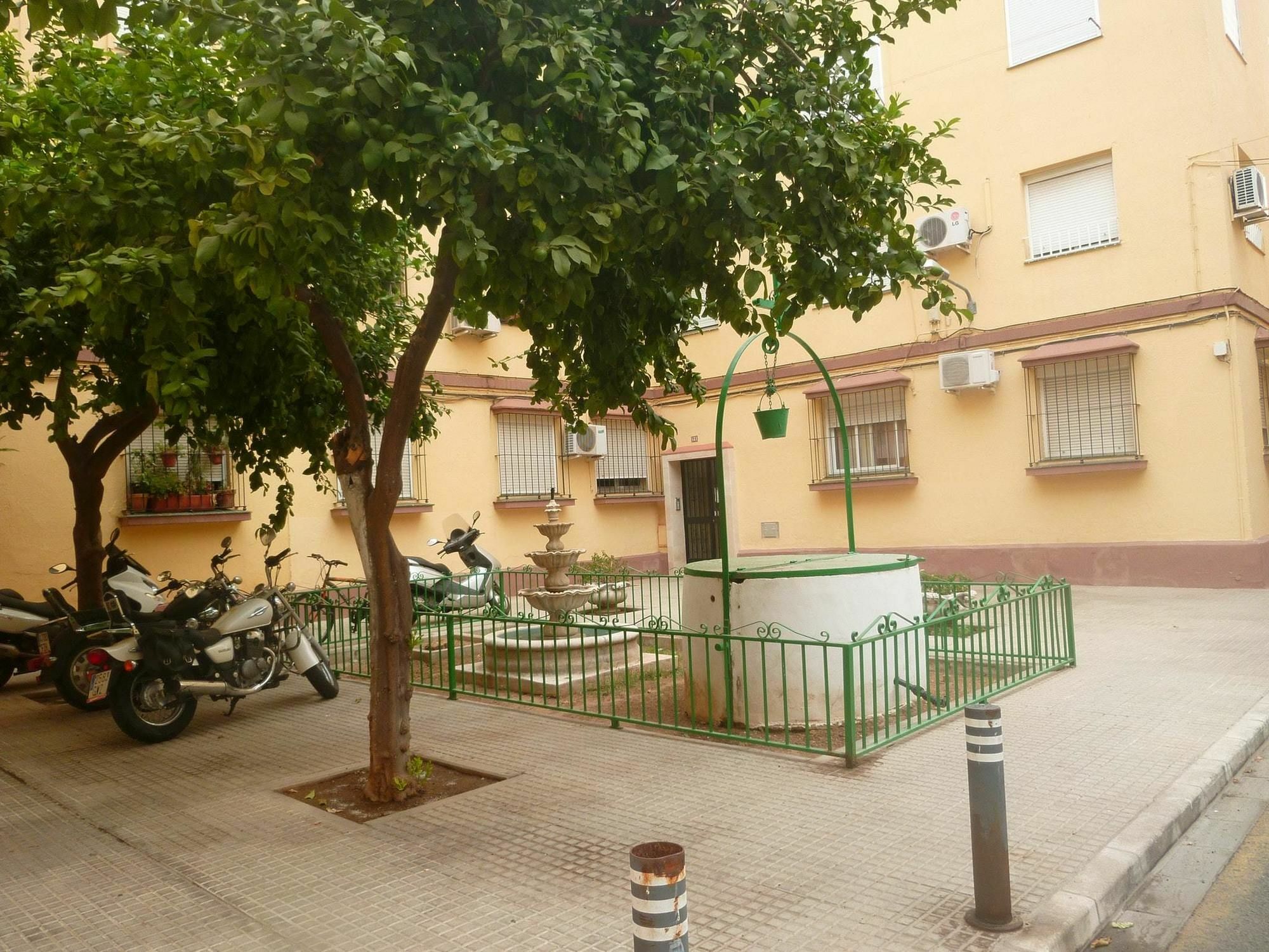 With 2 Bedrooms In Sevilla, With Wifi