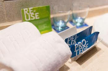 Hotel Tryp Macarena 4*