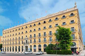Hotel Tryp Macarena 4*