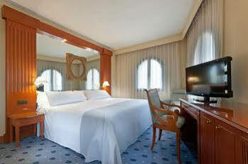 Tryp Macarena 4* Sevilla