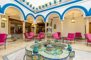 Tryp Macarena Hotel
