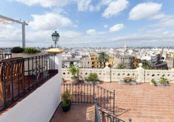 Tryp Macarena Hotel