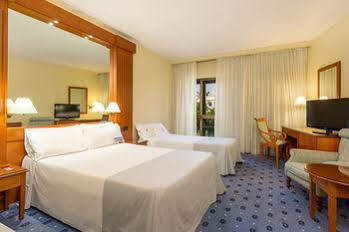Hotel Tryp Macarena 4*
