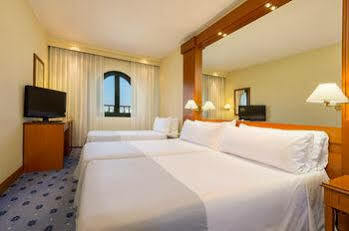 Hotel Tryp Macarena 4*