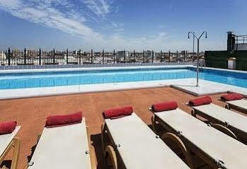 Tryp Macarena Hotel
