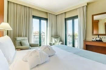 Tryp Macarena Hotel