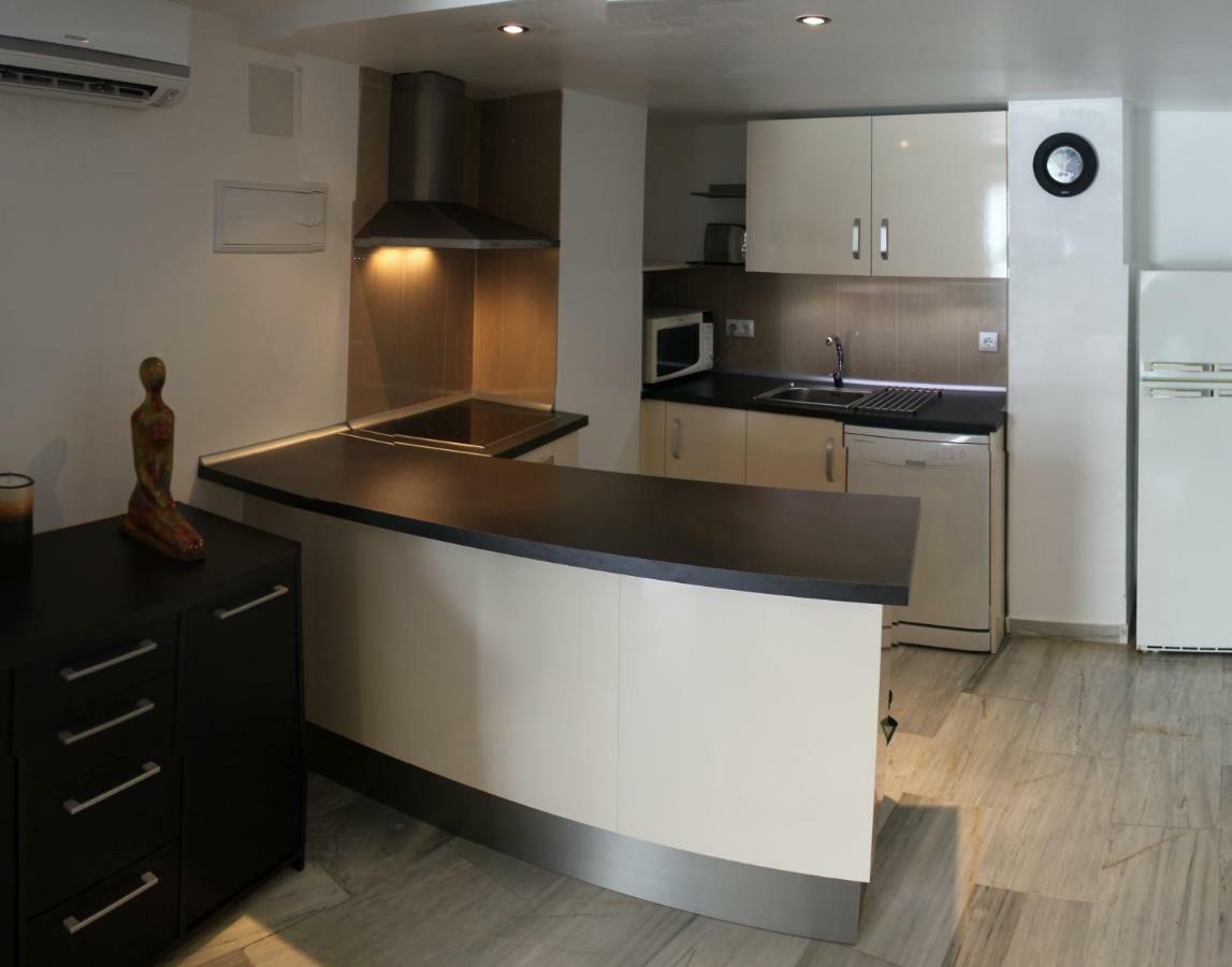 Apartment Center *