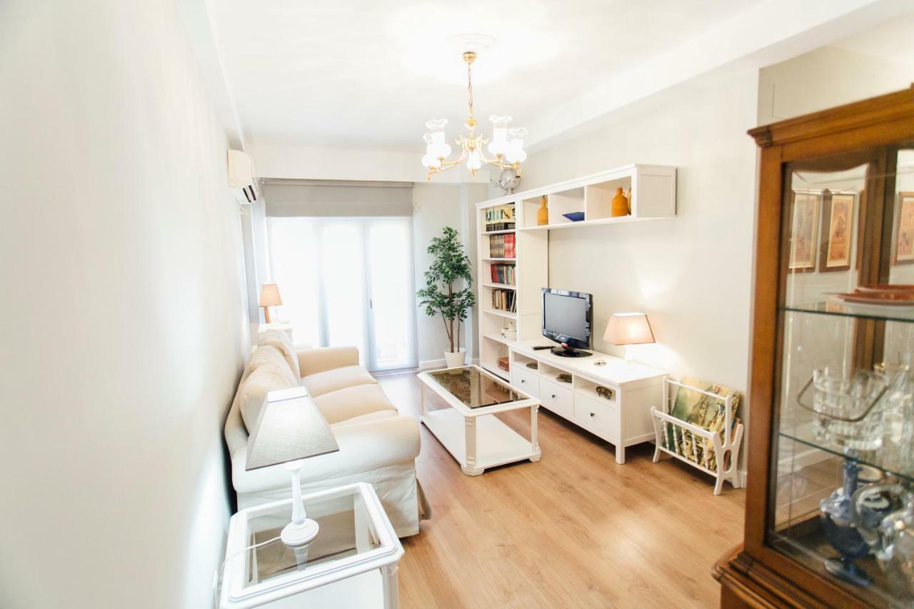 Idilico Atico En Triana-3bd+1bth * Seville