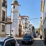 Acogedor apartamento en semisótano con patio y cerca de la Plaza de España