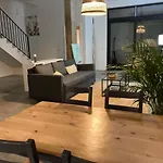 Acogedor apartamento en semisótano con patio y cerca de la Plaza de España