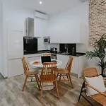O&L Punonrostro Bright Minimalist Central Home