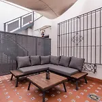 Amazing Apartment In Sevilla With Kitchen